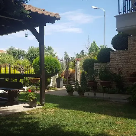 Apartment En Iko Christianna